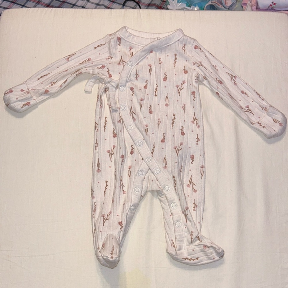 Set of 2 Babygirl Newborn Outfits
